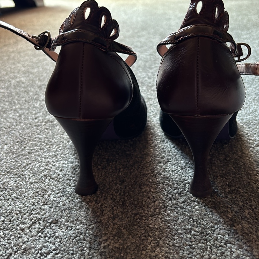 Black and brown round toe pumps worn once - Picture 3 of 7